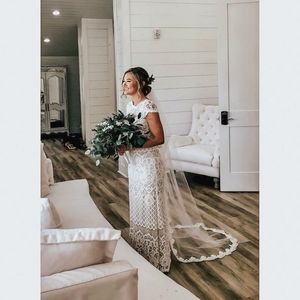 Single Tier Wedding Veil with Lace Edge